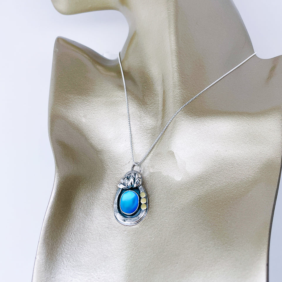 Aurora Crystal Lotus Necklace - Enlightement Talisman