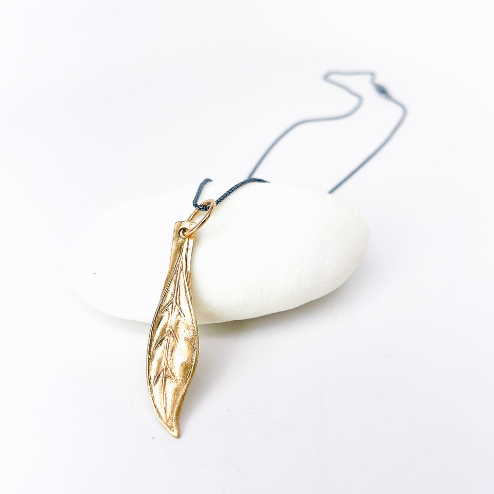 Bronze Leaf Pendant – Whispers of the Forest